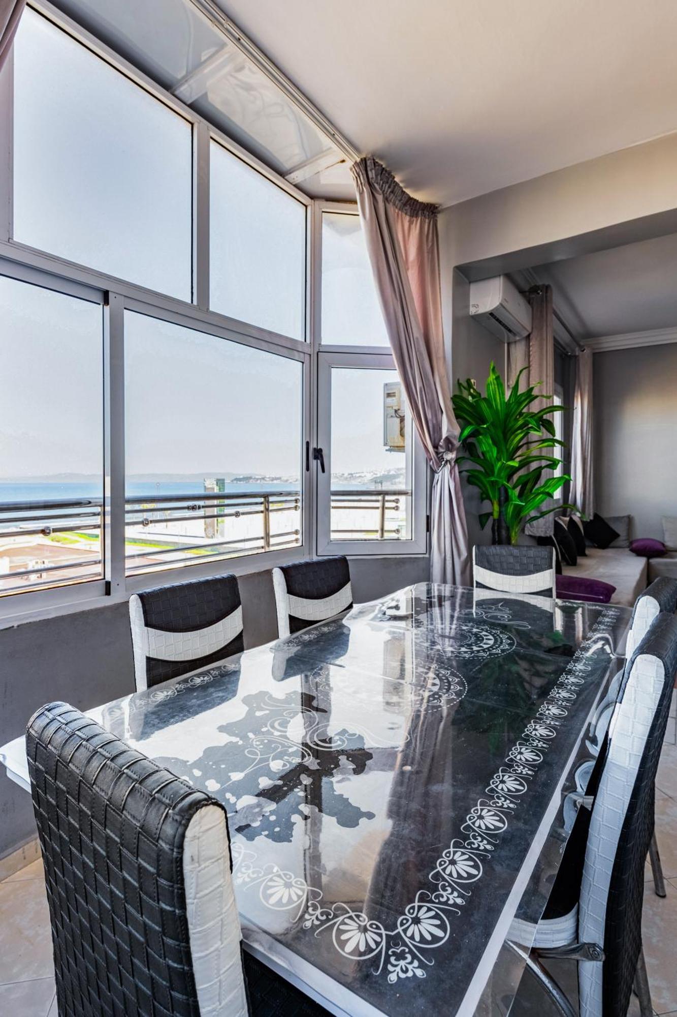 Oceanview Apartment With Stunning City View Tangeri Esterno foto